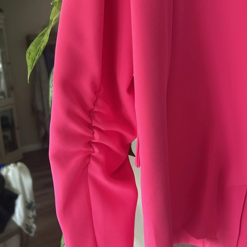 Pink short set. - Picture 5 of 7